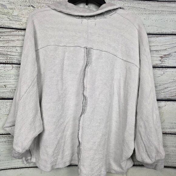 Bucket List M Gray Raw Hem Button Front Top - Picture 5 of 8